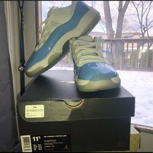 Air Jordan 11 Retro Low (Mens Basketball Sneaker)